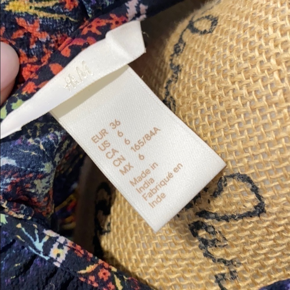 H&M ruffled shift dress - Picture 5 of 5